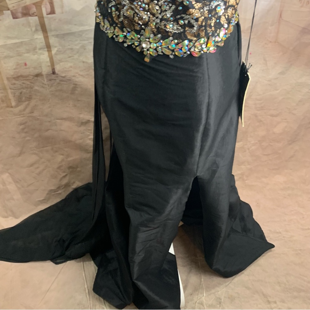 SOLD NEW MAC DUGGAL 82066M CAP SLEEVE TRUMPET GOWN - Picture 5 of 16